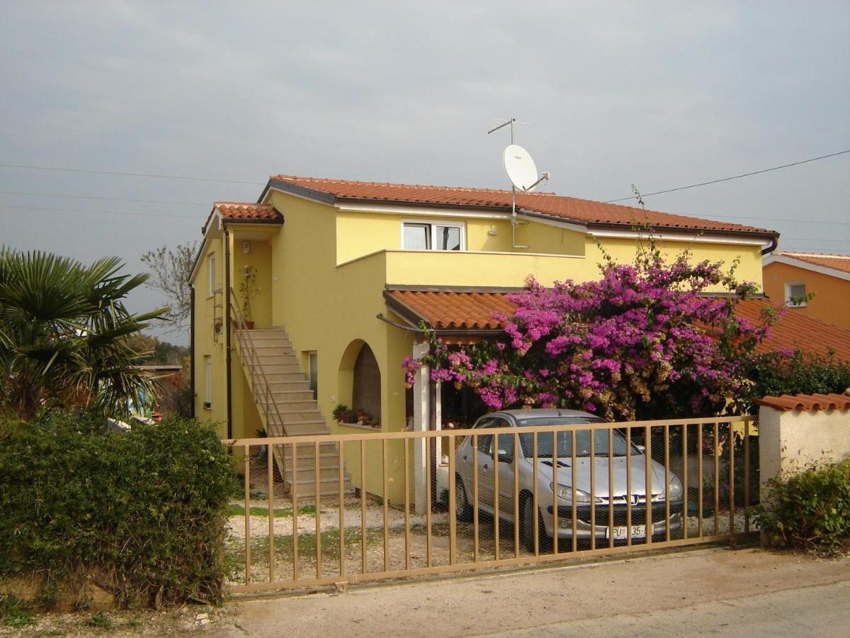 Apartment Samanta Sisan Exterior photo