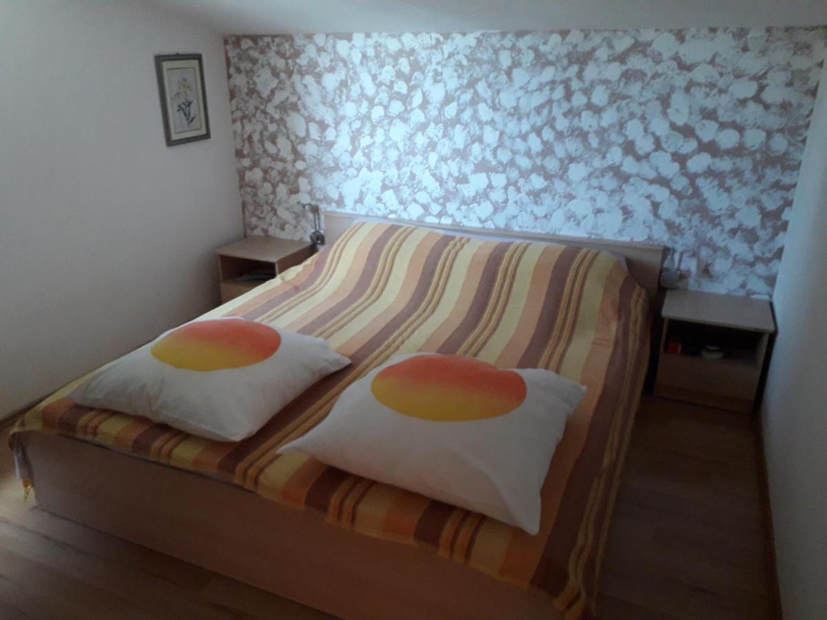 Apartment Samanta Sisan Exterior photo