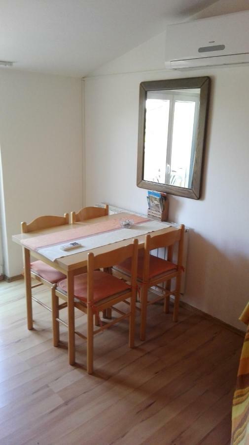 Apartment Samanta Sisan Exterior photo